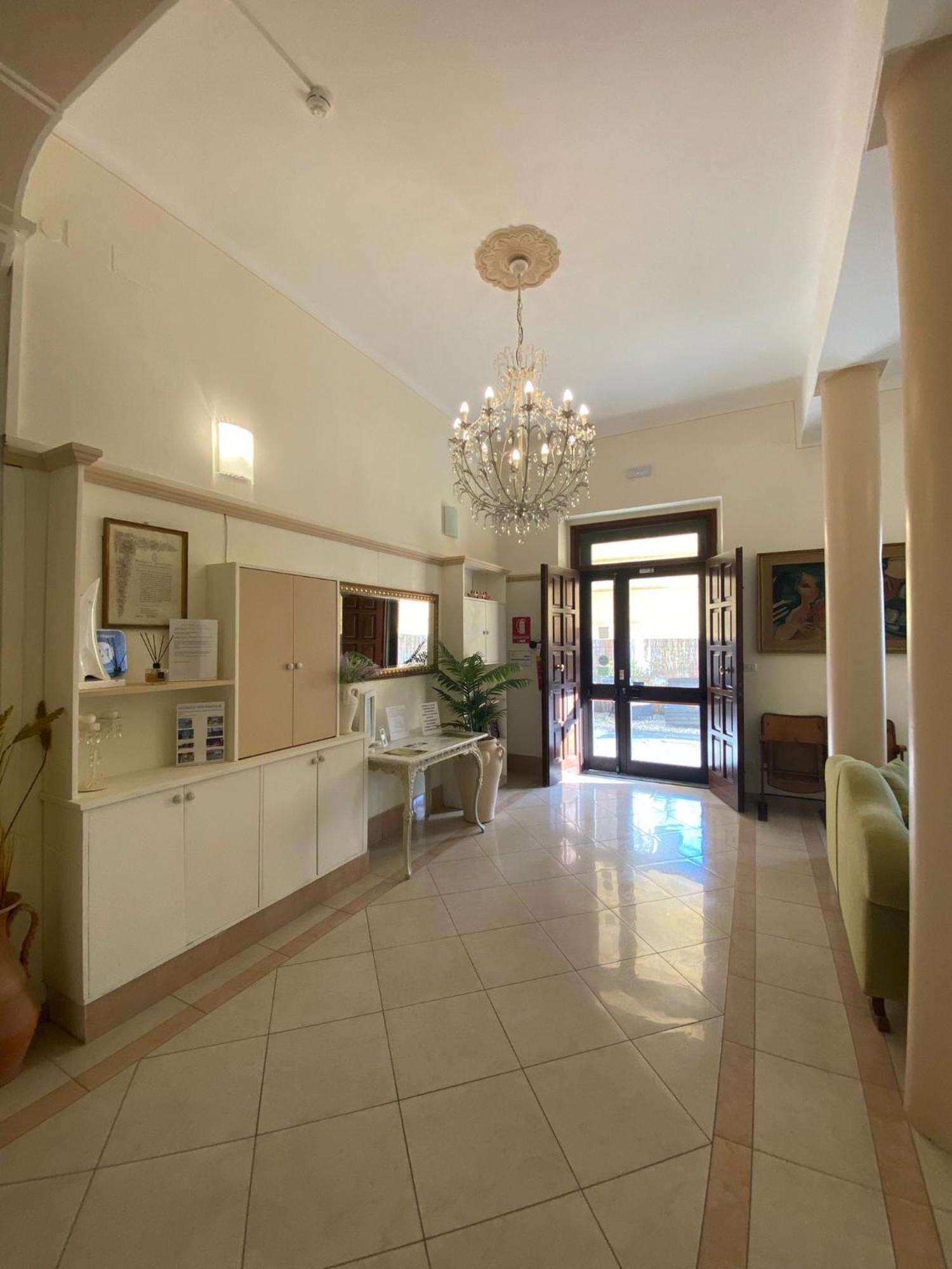 Hotel Virginia Marina di Massa Exterior photo
