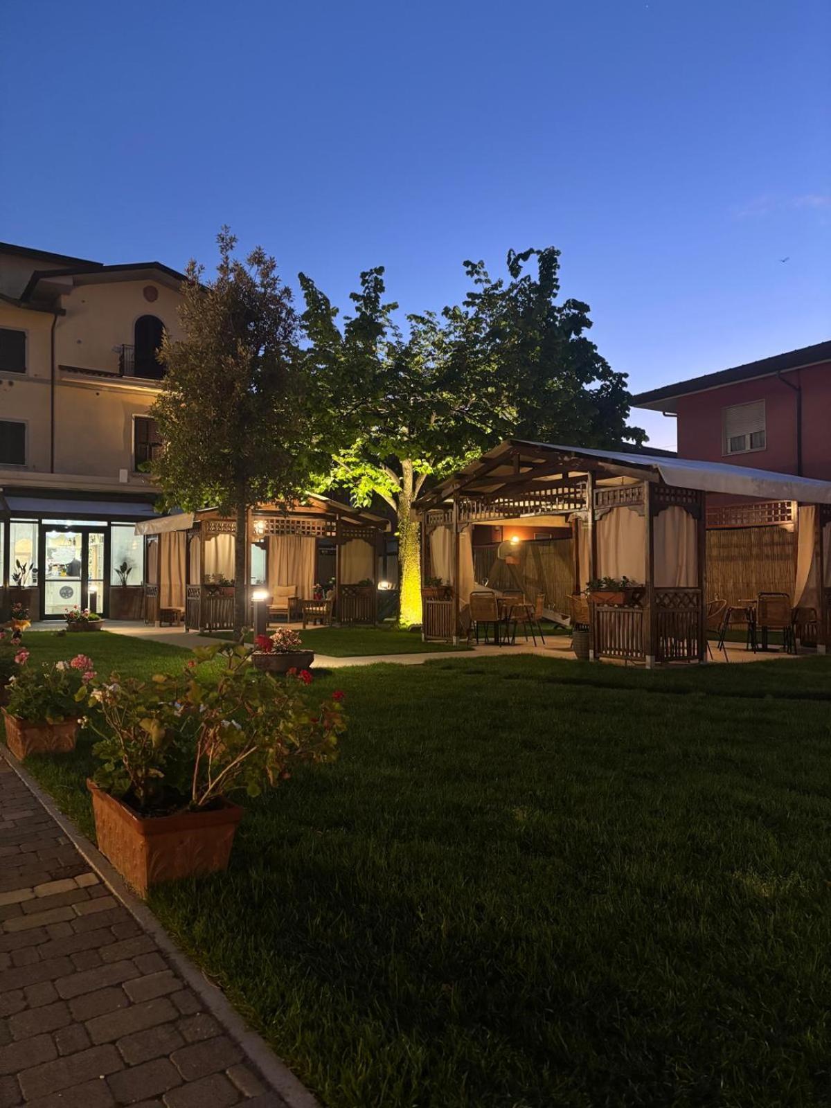 Hotel Virginia Marina di Massa Exterior photo