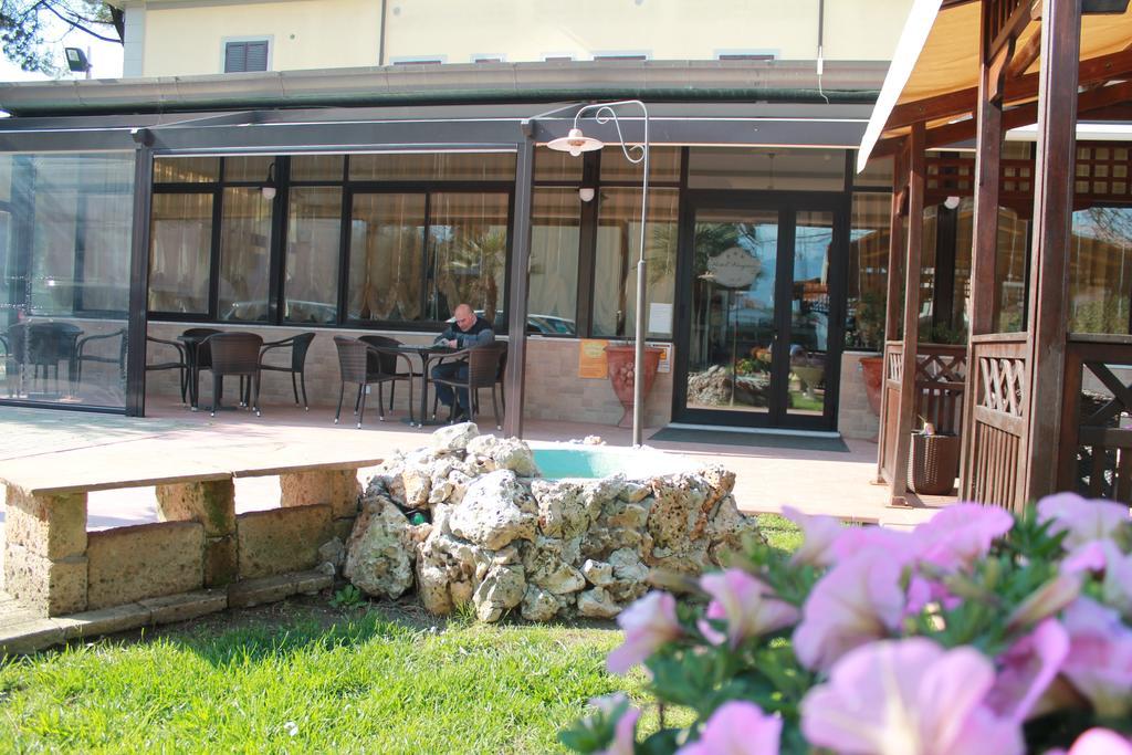 Hotel Virginia Marina di Massa Exterior photo