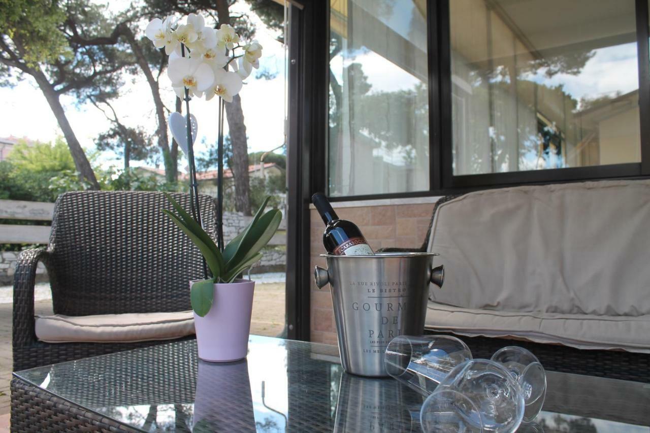 Hotel Virginia Marina di Massa Exterior photo
